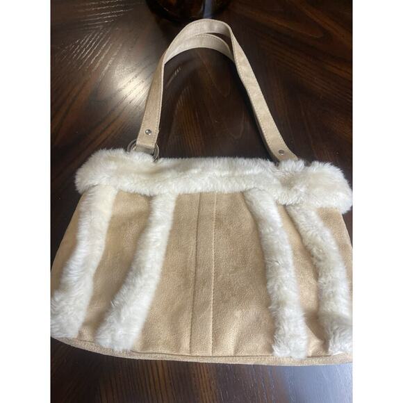 Bath and body works quilted fuax fur hand bag​​ - Picture 3 of 7